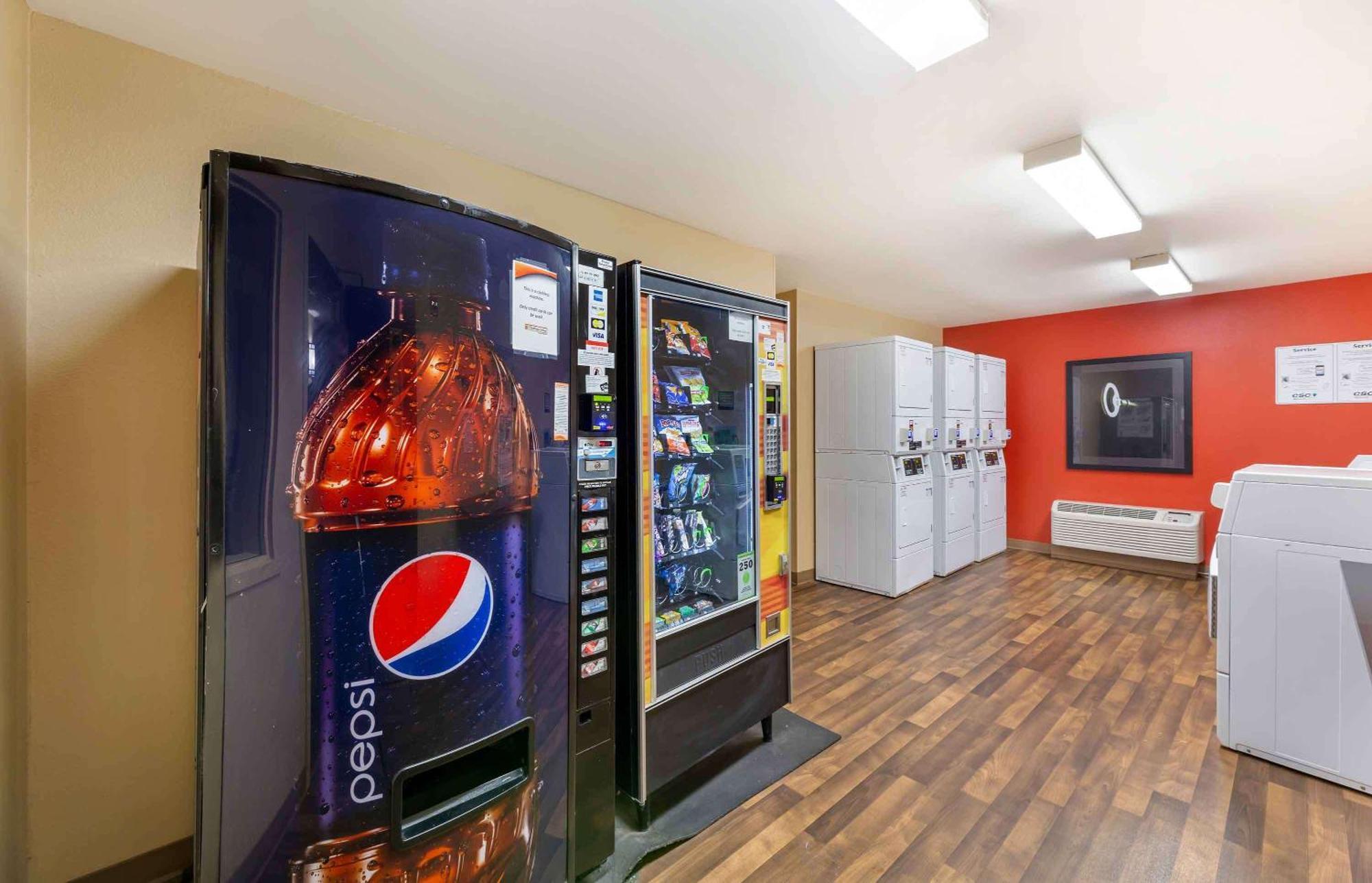 Extended Stay America Suites - Cleveland - Бруклин Экстерьер фото