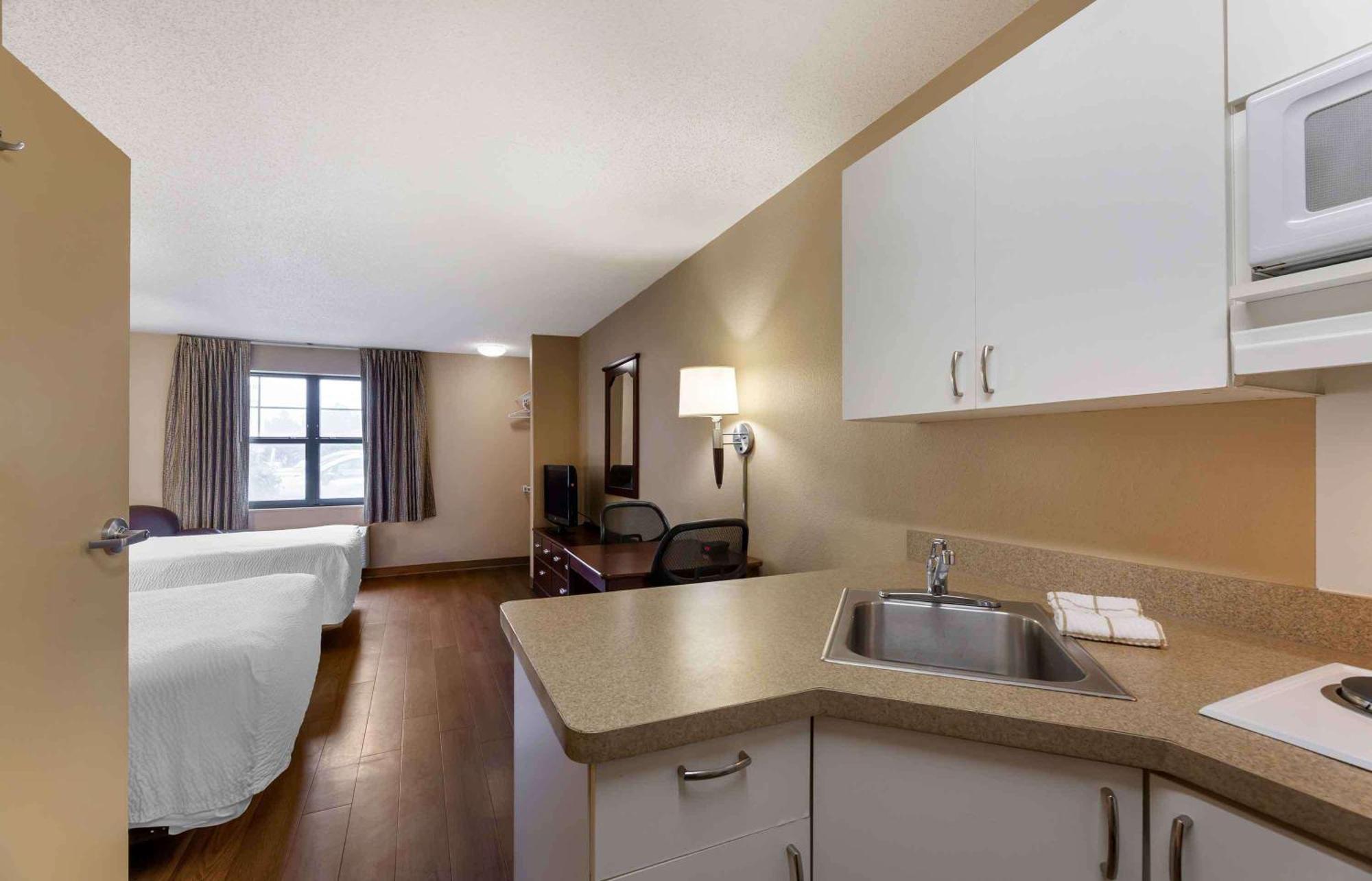 Extended Stay America Suites - Cleveland - Бруклин Экстерьер фото