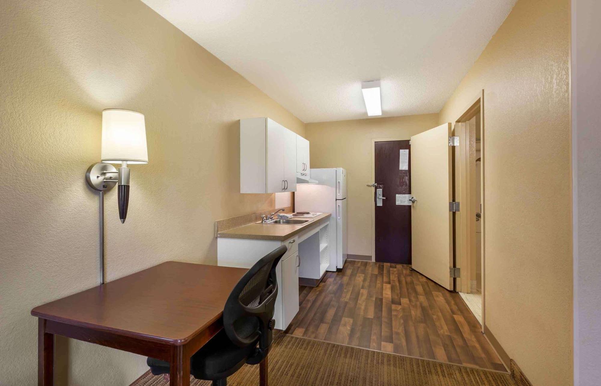 Extended Stay America Suites - Cleveland - Бруклин Экстерьер фото